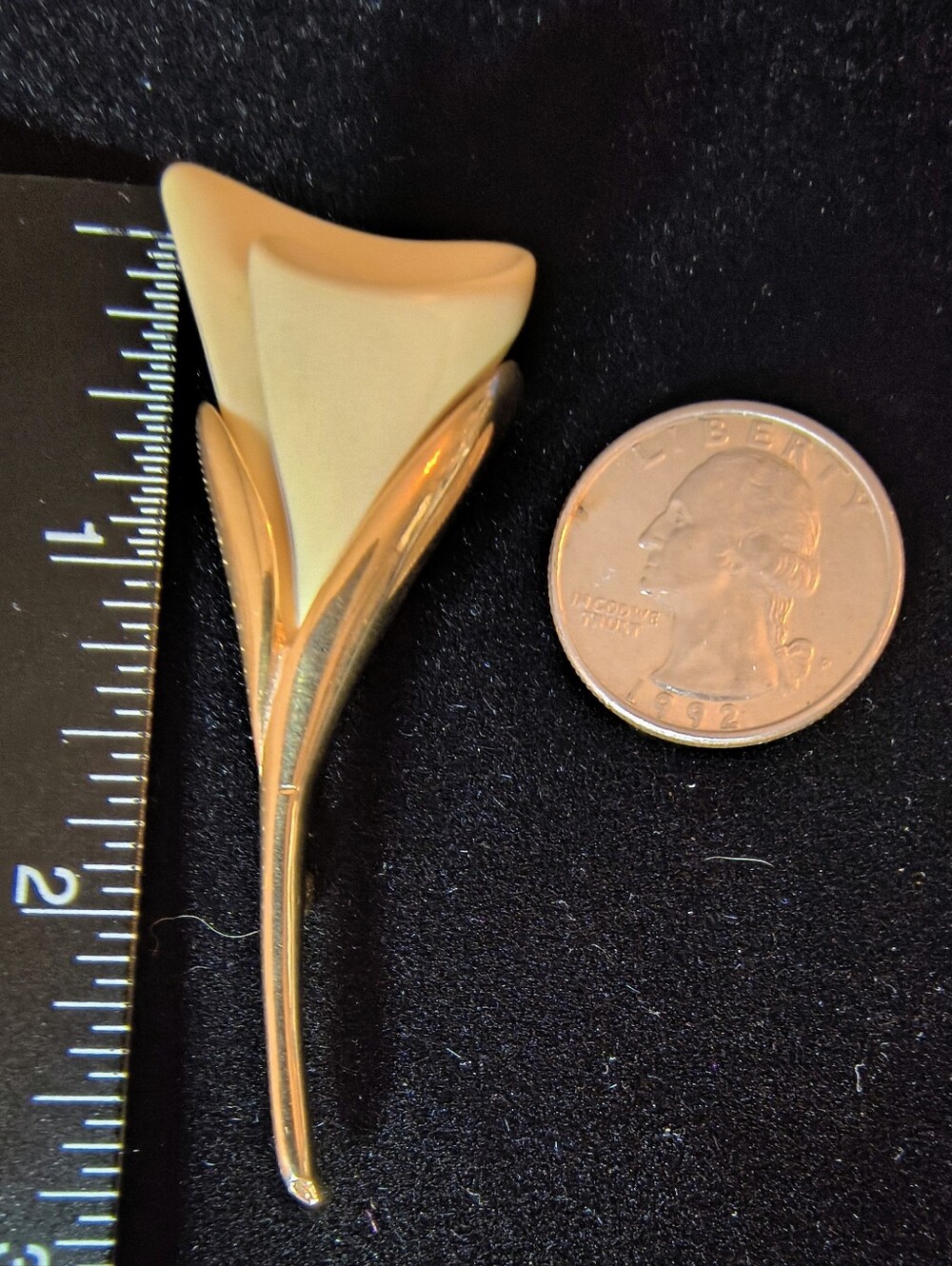 Vintage Ginnie Johansen 1988 Calla Lily Brooch Gold Plated Cream Resin Signed - Picture 8 of 10